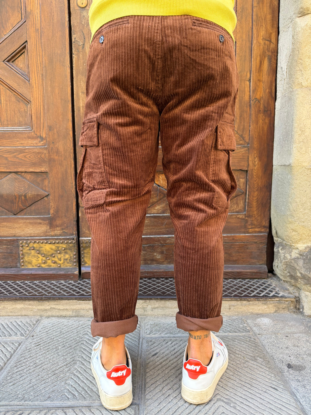 Pantalone cargo in velluto di Telamira cioccolato