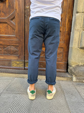 Carica l&#39;immagine nel visualizzatore di Gallery, Pantalone Lewis di Trèz blu
