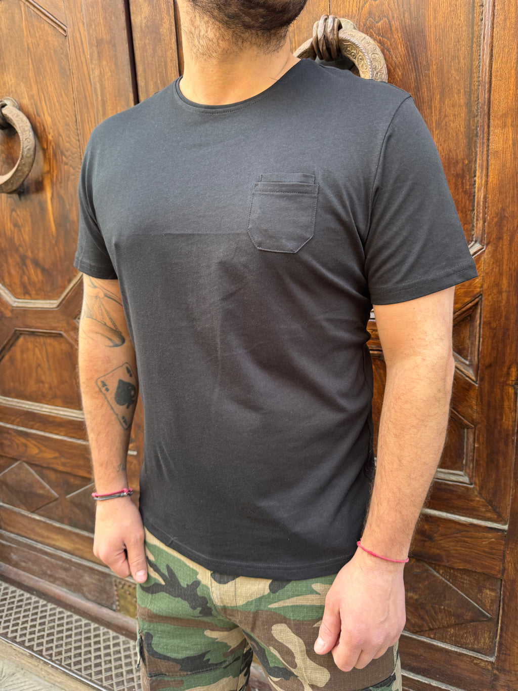 T-Shirt taschino di Tréz nera