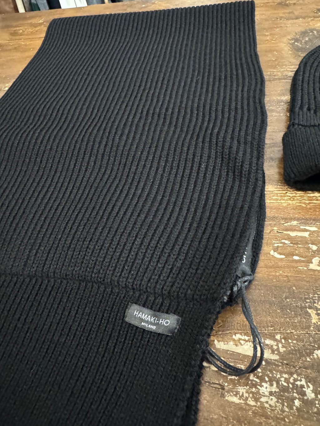 Sciarpa coordinato Prestige di HAMAKI-HO nera