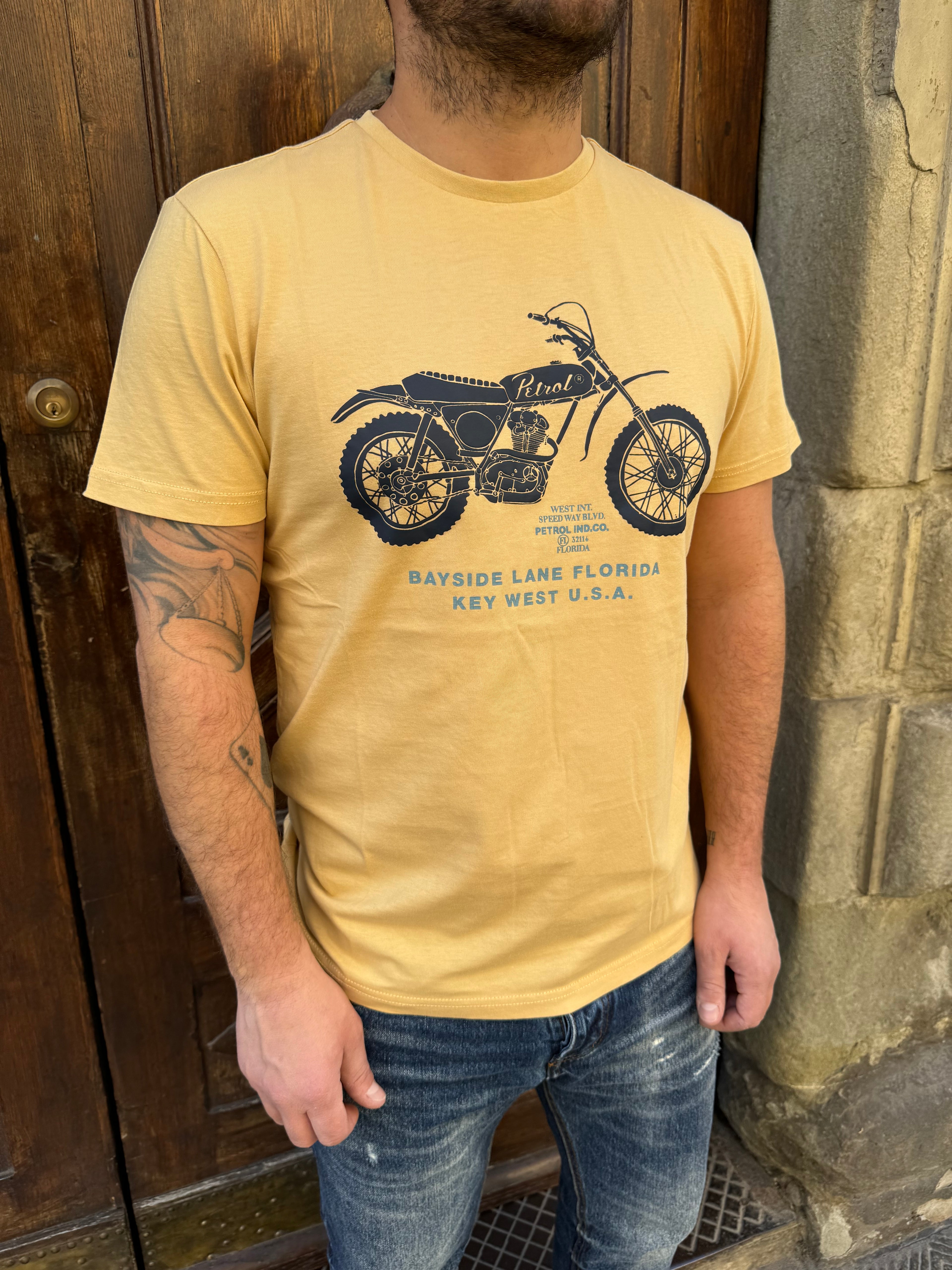 T-Shirt scrambler di Petrol