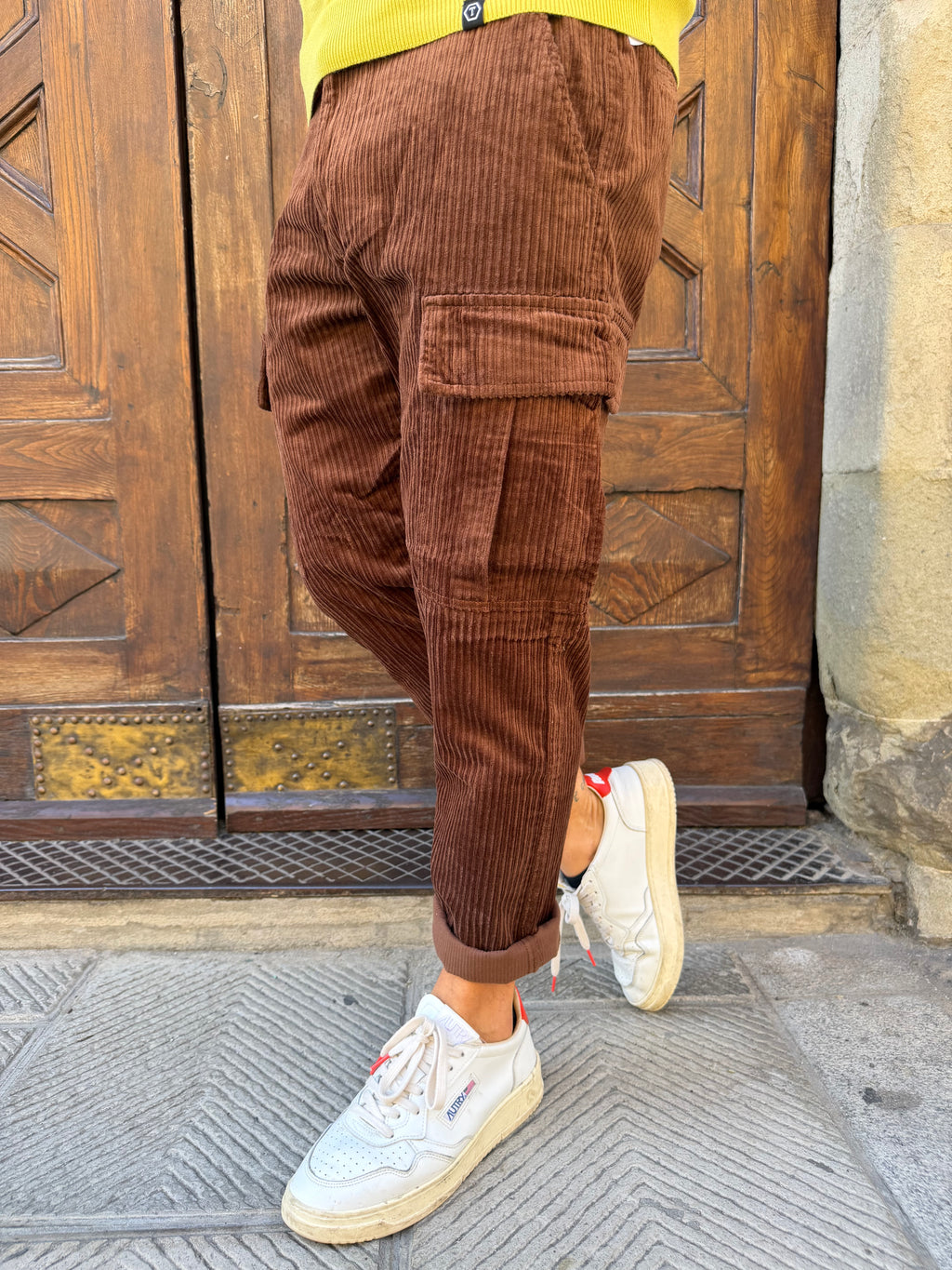 Pantalone cargo in velluto di Telamira cioccolato