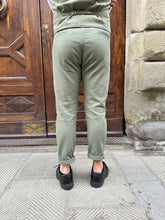 Carica l&#39;immagine nel visualizzatore di Gallery, Pantalone completo Paul verde salvia
