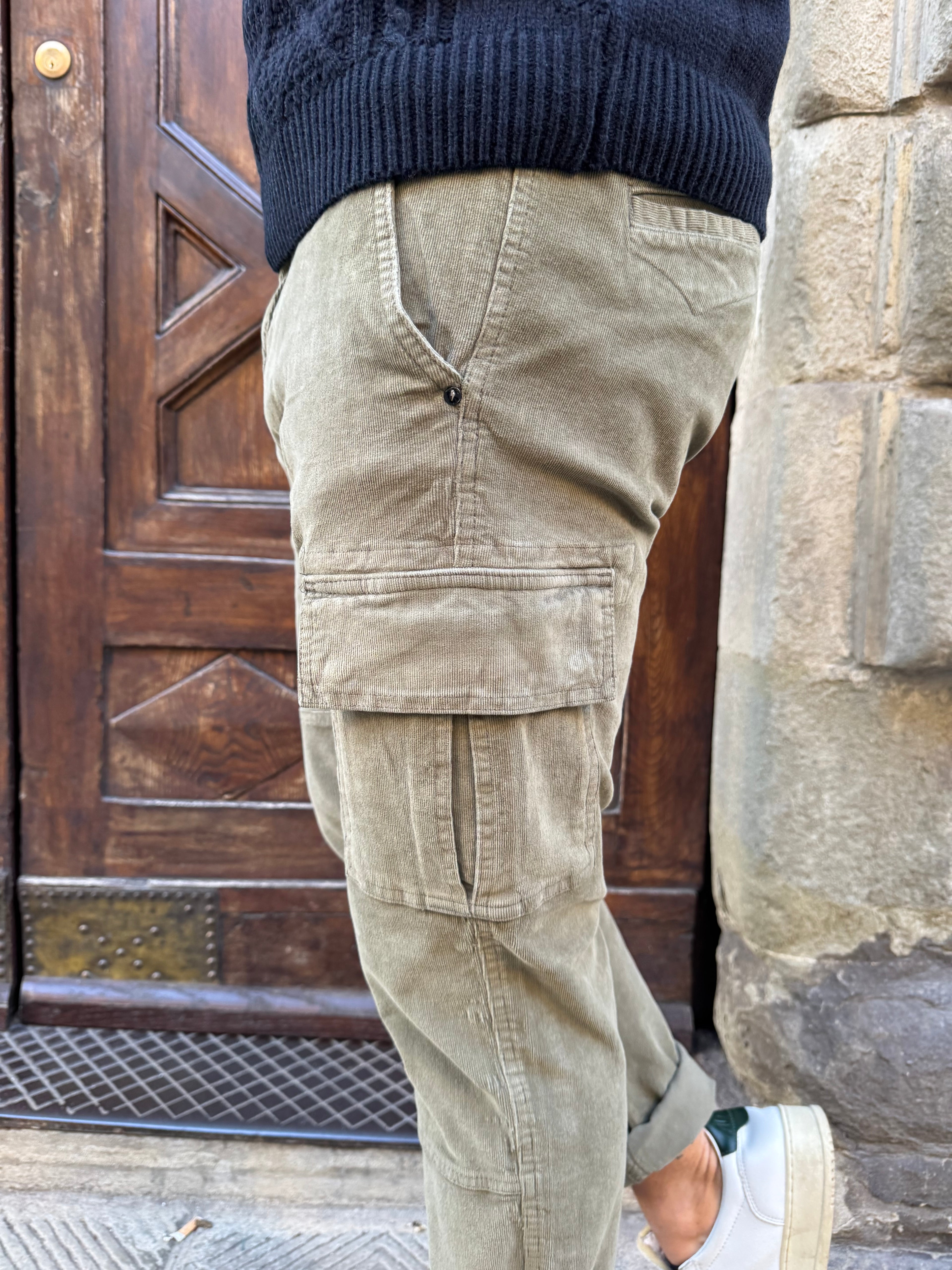Pantalone Cargo in microvelluto di Tréz verde salvia