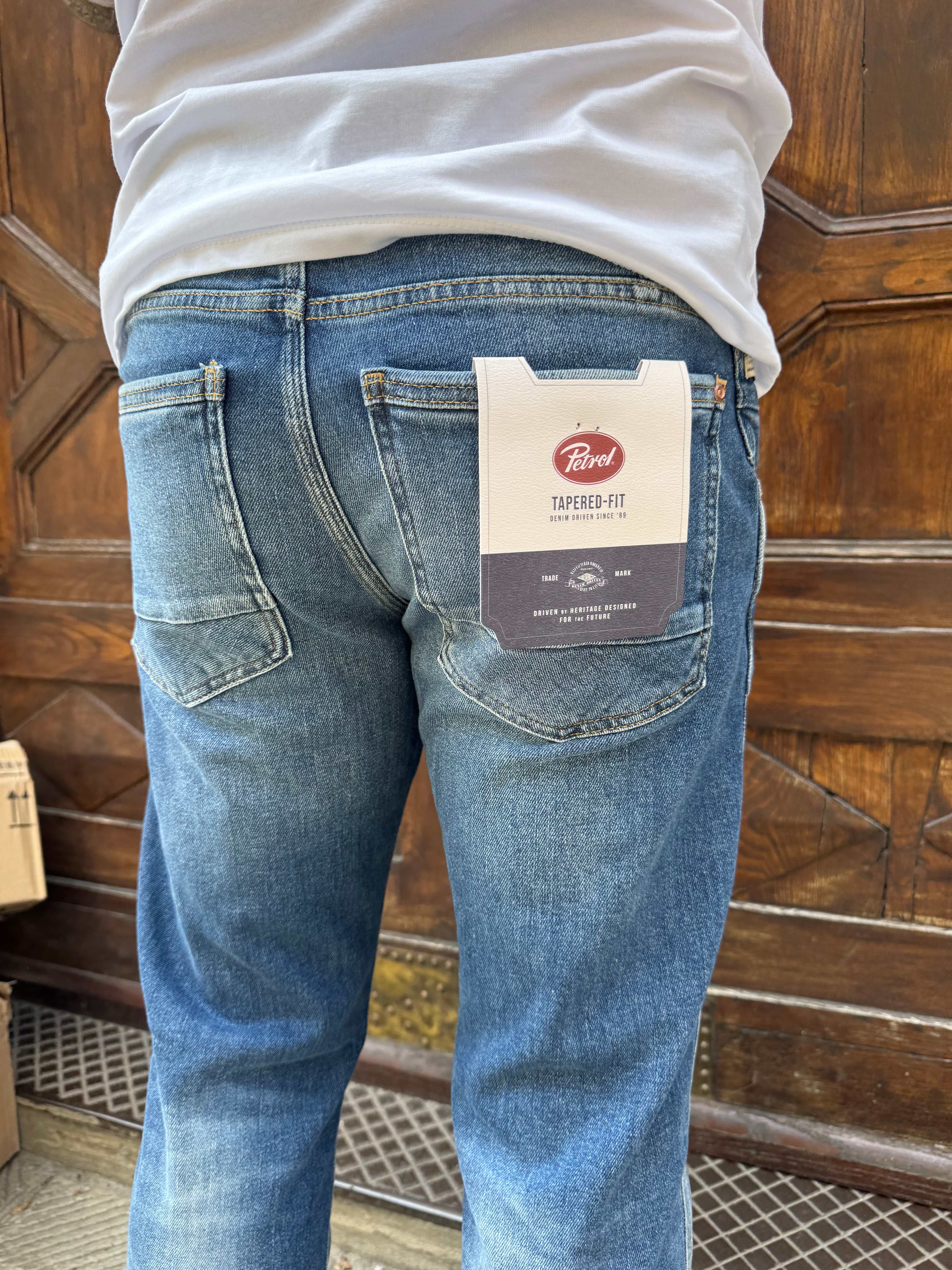 Jeans Works di Petrol Ind.