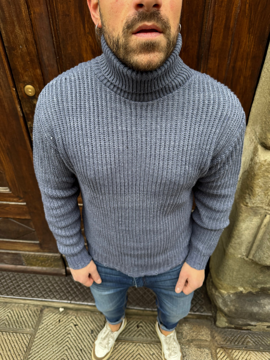 Maglioncino Dolcevita con rotture