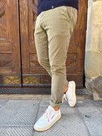 Pantalone chinos in velluto microcostina di Tréz verde