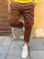 Pantalone cargo in velluto di Telamira cioccolato