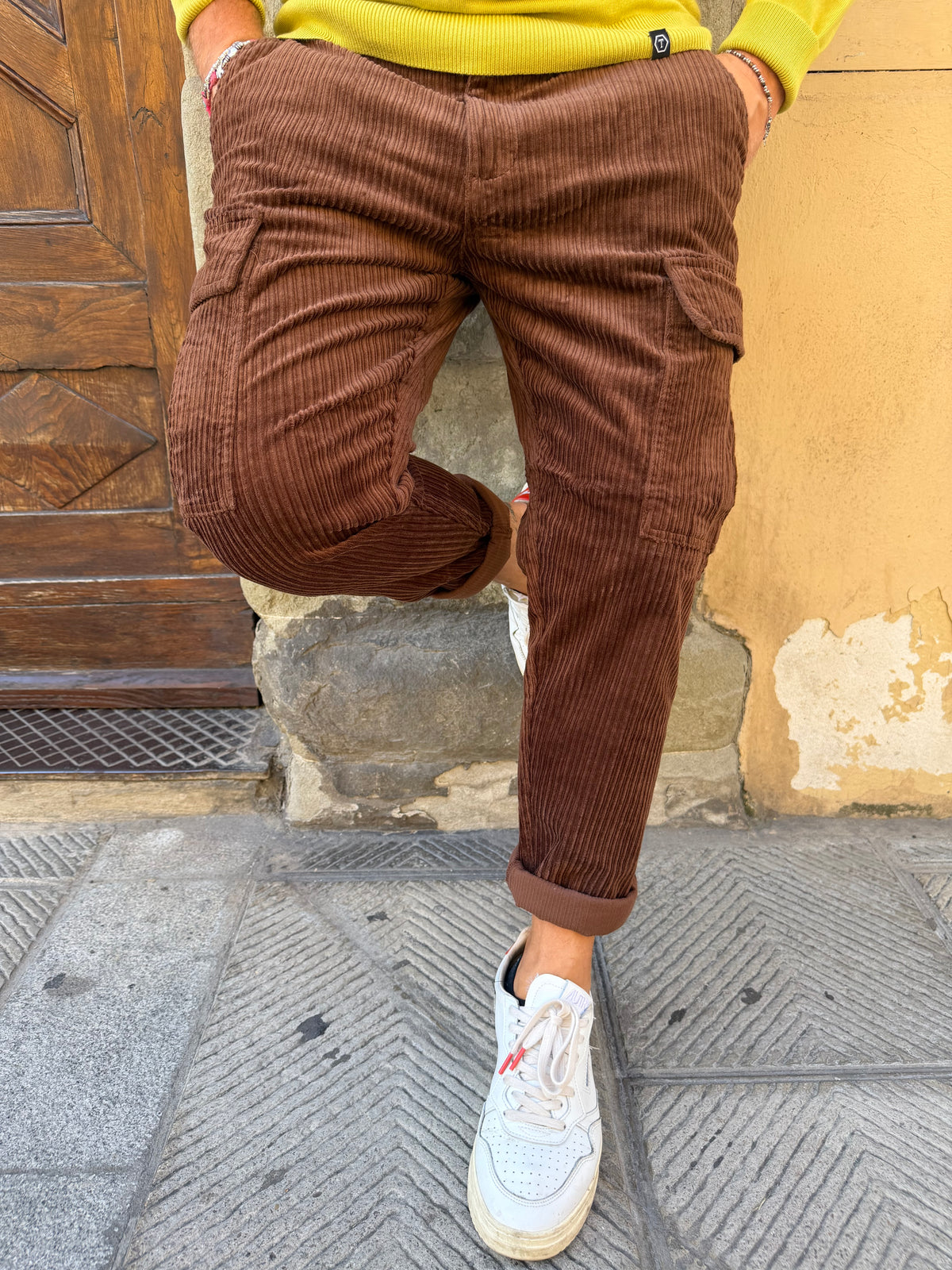 Pantalone cargo in velluto di Telamira cioccolato
