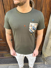 Carica l&#39;immagine nel visualizzatore di Gallery, T-shirt James verde militare
