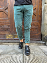 Carica l&#39;immagine nel visualizzatore di Gallery, Pantalone velluto chinos verde petrolio
