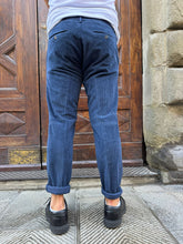 Carica l&#39;immagine nel visualizzatore di Gallery, Pantalone velluto chinos blu
