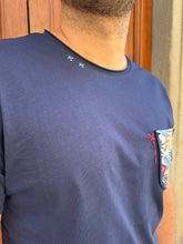 Carica l&#39;immagine nel visualizzatore di Gallery, T-shirt James blu
