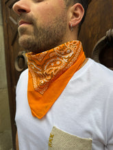Carica l&#39;immagine nel visualizzatore di Gallery, Bandana arancione

