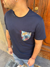 Carica l&#39;immagine nel visualizzatore di Gallery, T-shirt James blu
