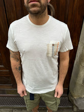 Carica l&#39;immagine nel visualizzatore di Gallery, T-shirt Santa Fe di Yes Zee
